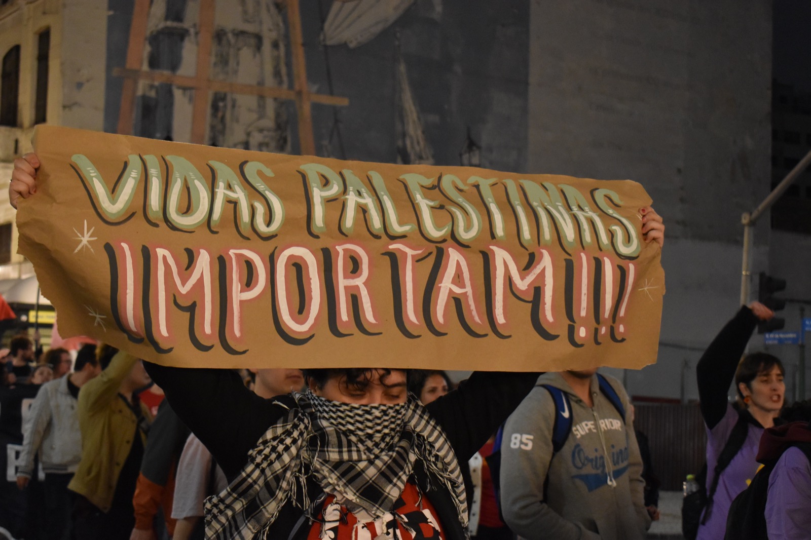 Comitê pró-Palestina faz ato em Curitiba e convoca evento maior para sábado