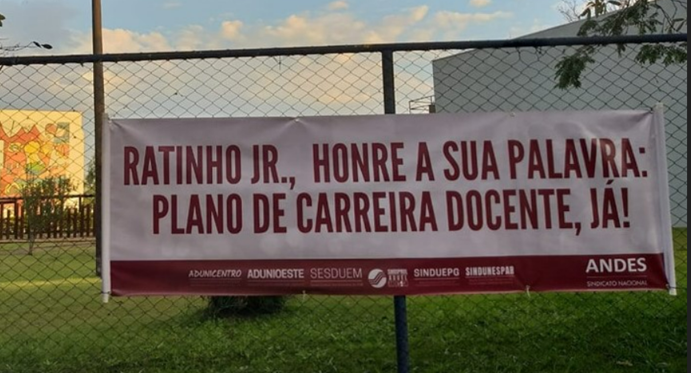 Após pressão dos professores, Ratinho encaminha PL com aumento no pagamento por titulação