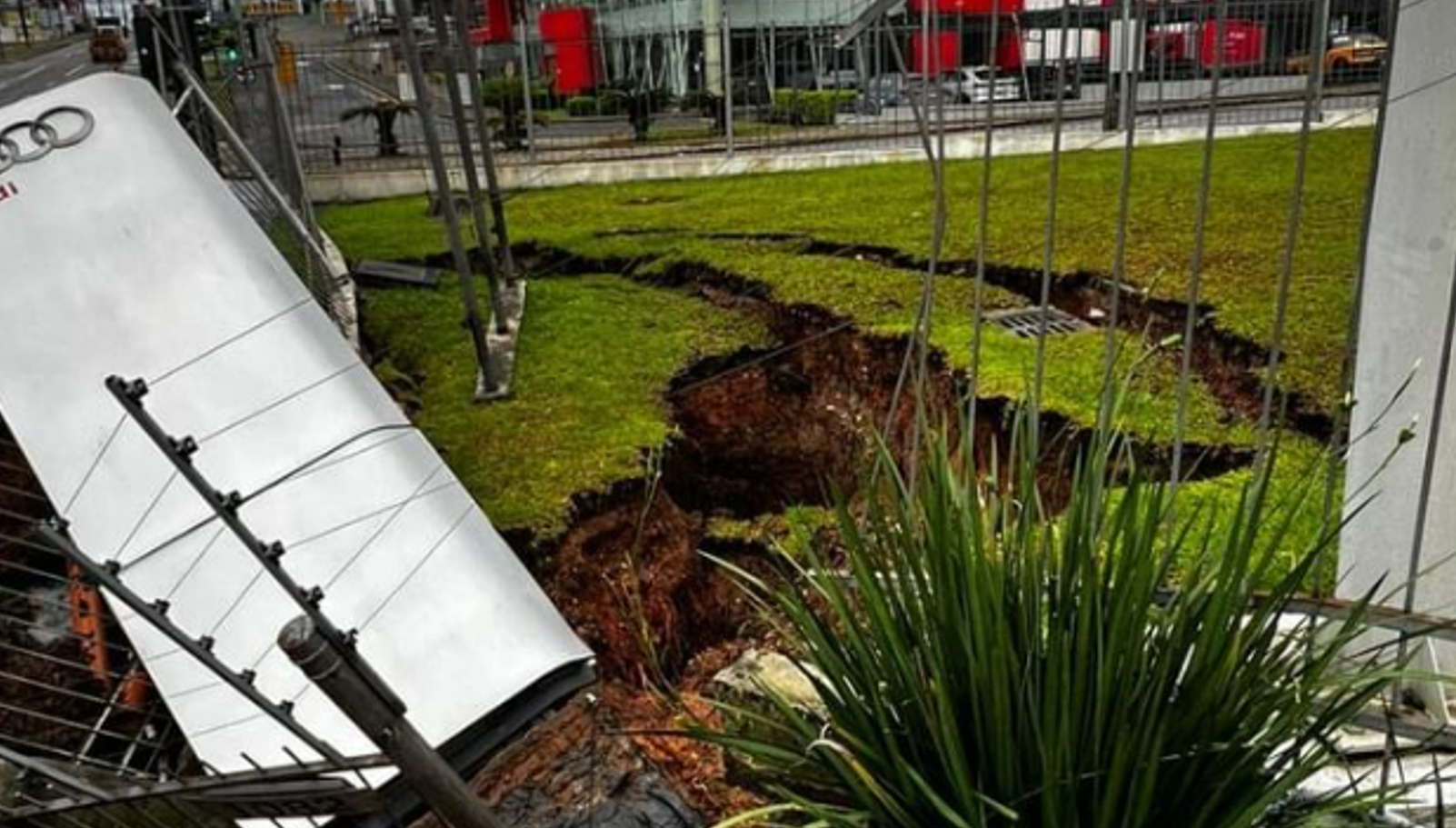 Chuva provoca alagamentos em 13 pontos de Curitiba