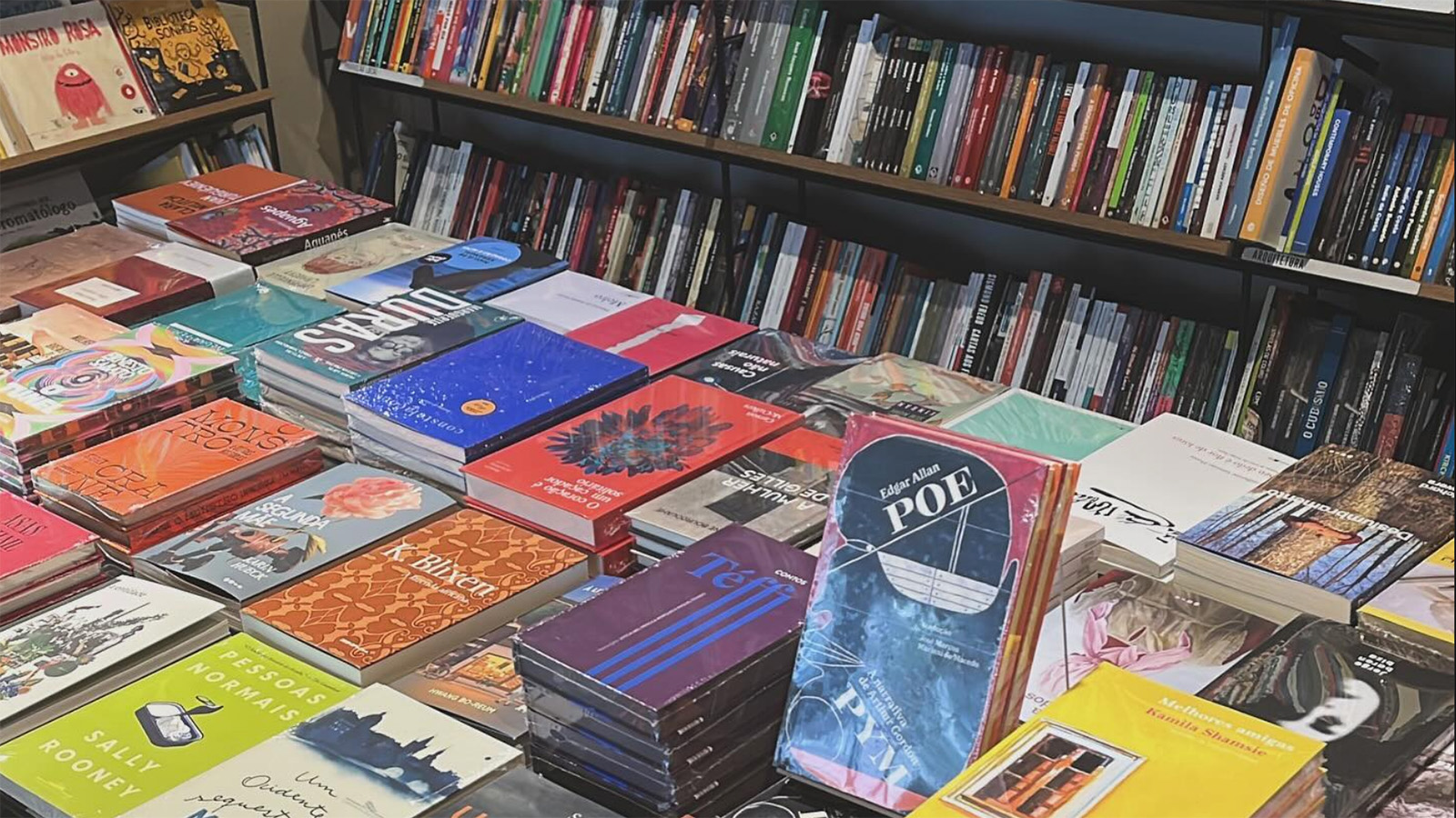 Jazz na Petit tem bazar de livros com presença de autores e música ao vivo