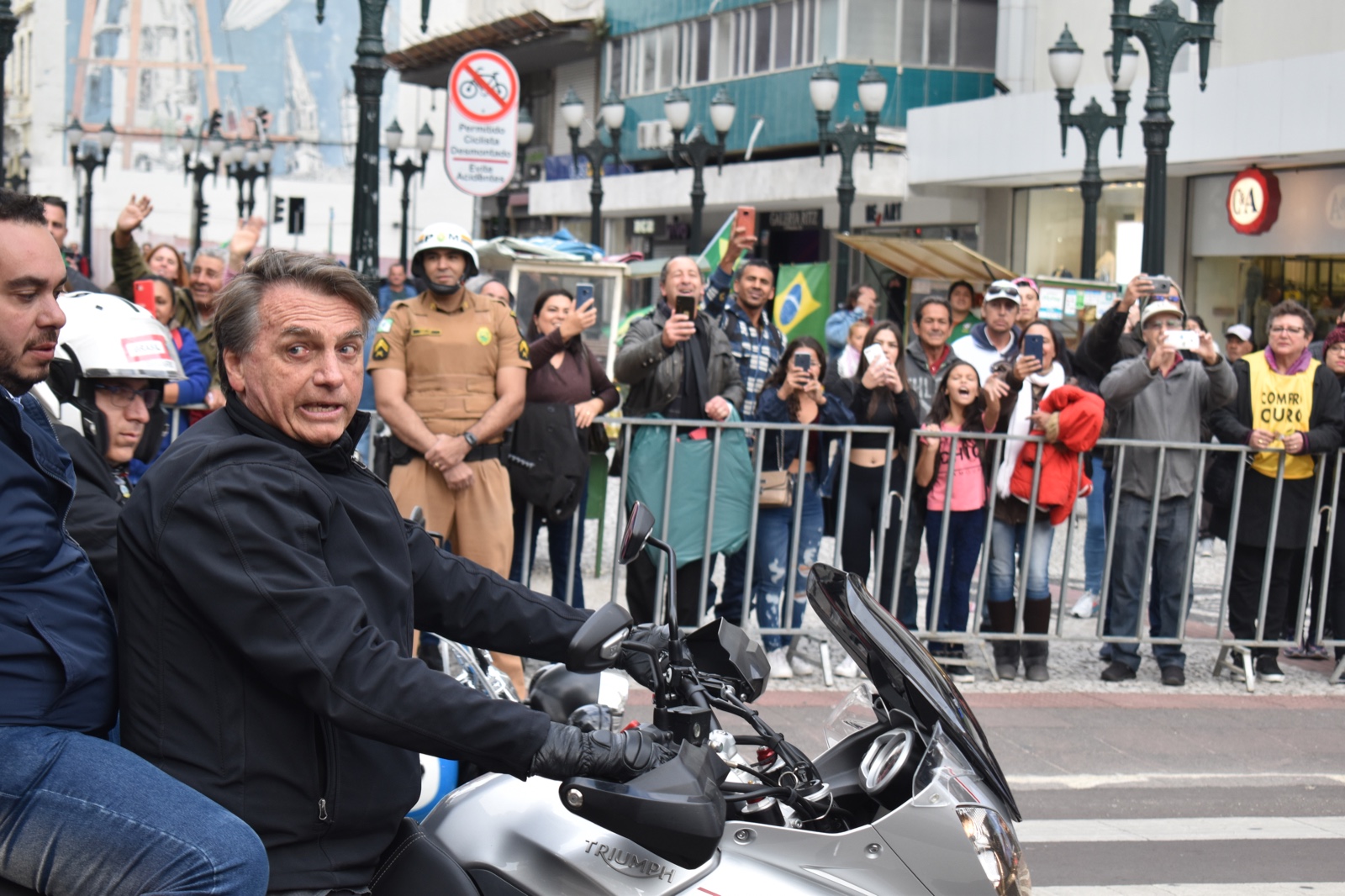 Bolsonaro recebe título de cidadão honorário em Curitiba na próxima semana