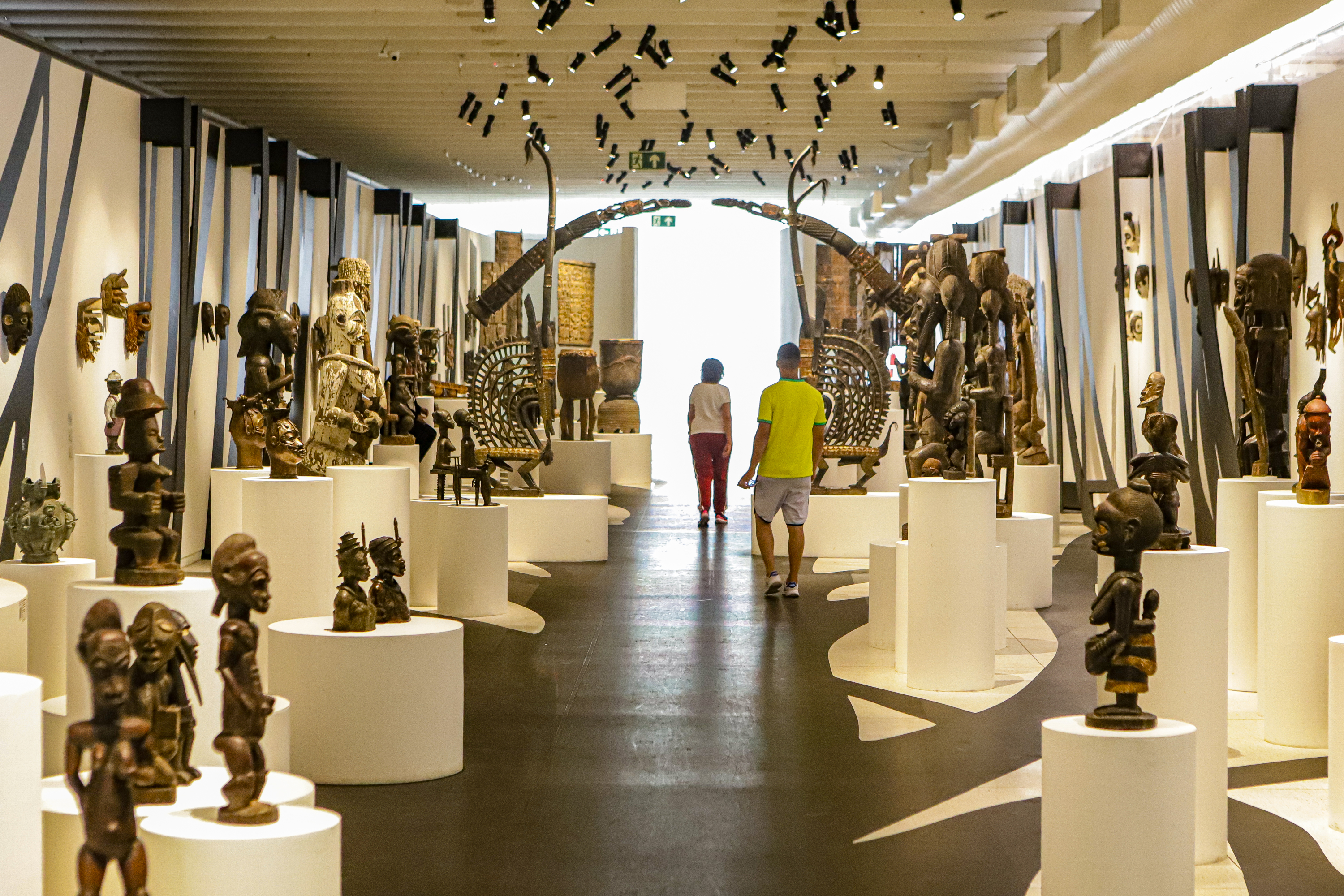 Exposição de arte africana no MON vai até este domingo