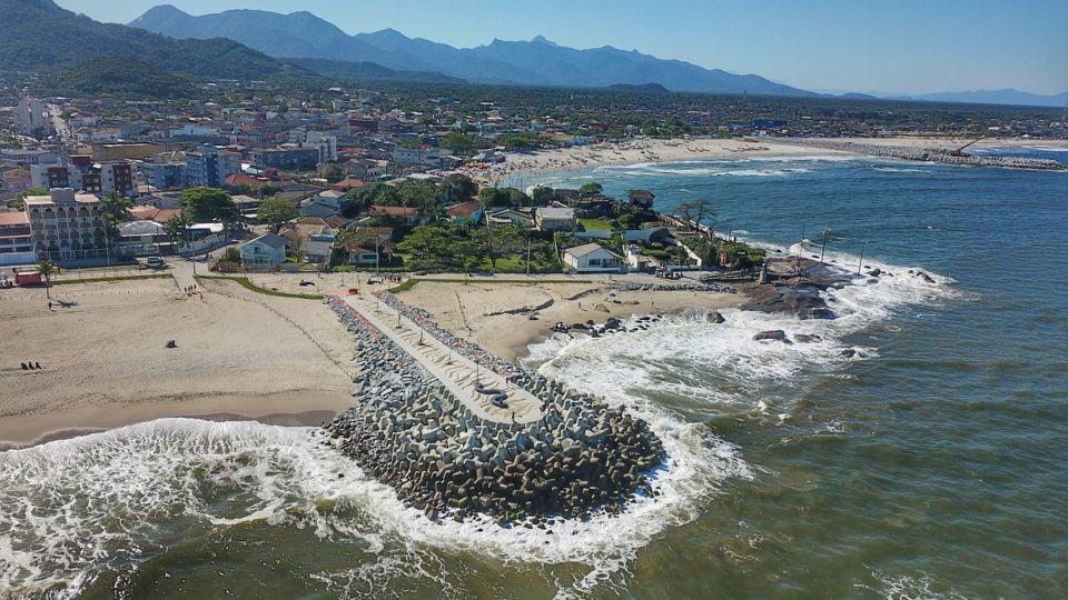 Verão 2023-2024: Em menos de um mês foram retirados 108 toneladas de lixo no litoral