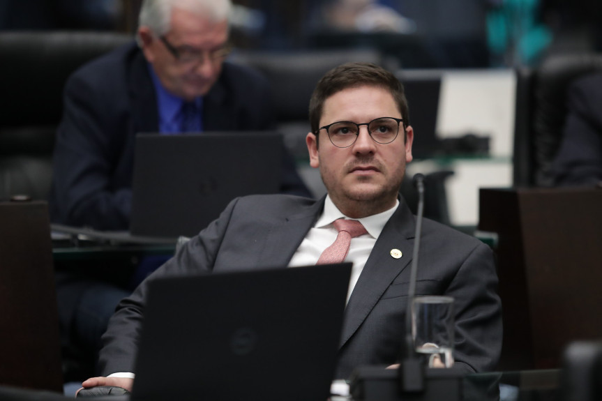 Processo que pede cassação de Traiano será relatado por Matheus Vermelho