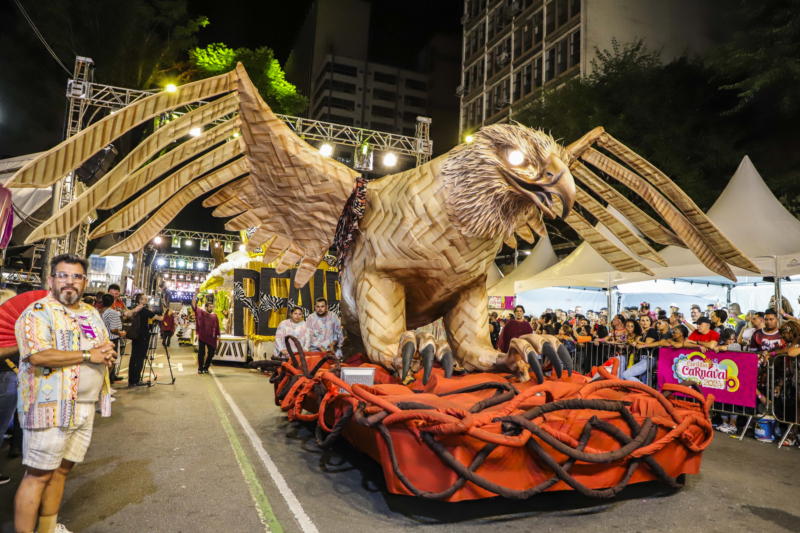 Enredo sobre Zumbi dá título do carnaval curitibano à Acadêmicos da Realeza