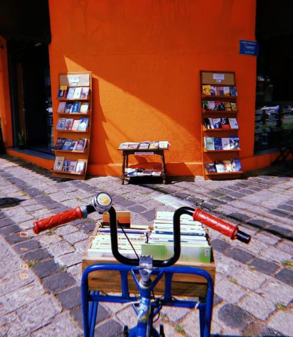 Feirinha no Bartô reúne livrarias e artistas neste sábado