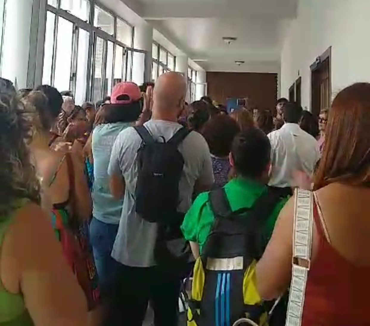 Servidores ocupam reitoria da UFPR e conseguem revogação de memorando que cerceava direito à greve