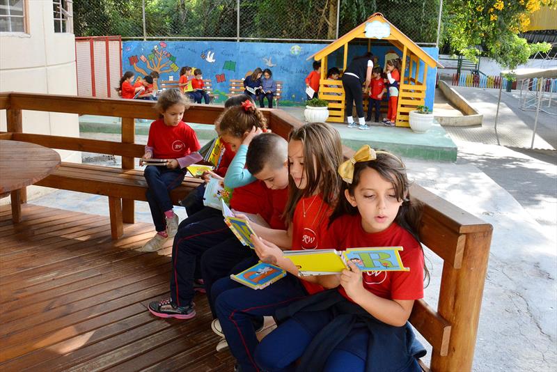 Sindicato denuncia fechamento de bibliotecas em escolas municipais de Curitiba