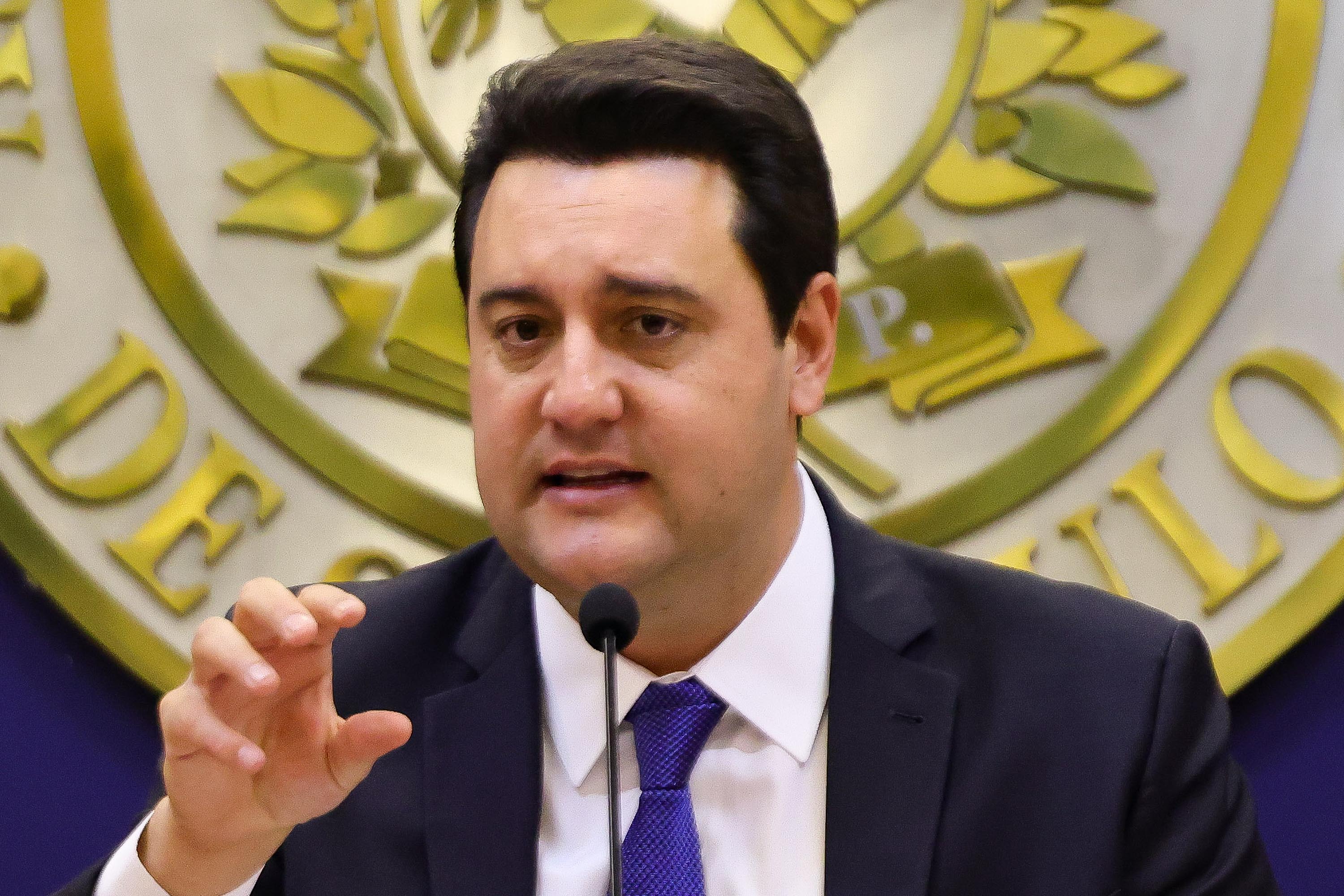 Governo Ratinho prepara novo projeto para terceirizar serviços administrativos de escolas