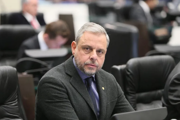 MP denuncia deputado Ricardo Arruda por rachadinha e lavagem de dinheiro