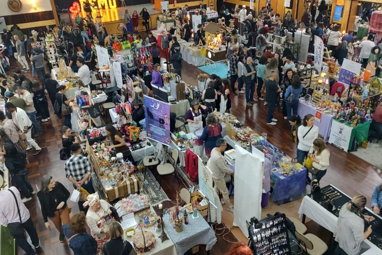 Feira de Dia das Mães tem opções para presentes e oficina de encadernação