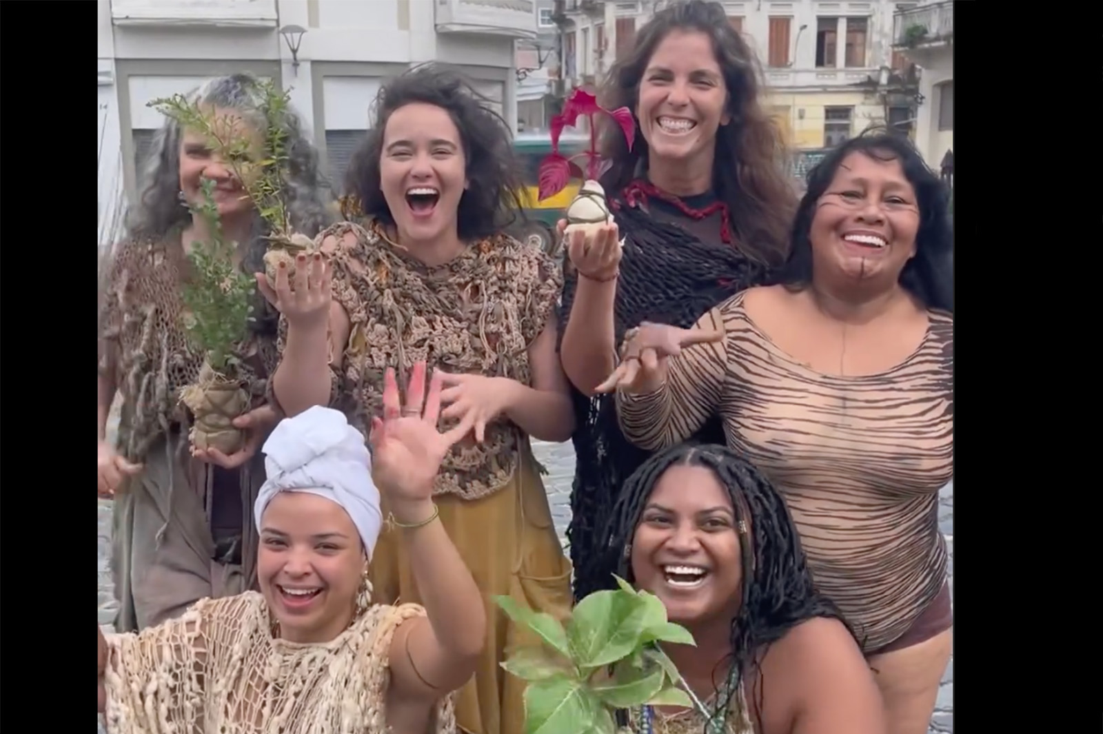 Espetáculo de rua do Festival de Curitiba é alvo de violência policial