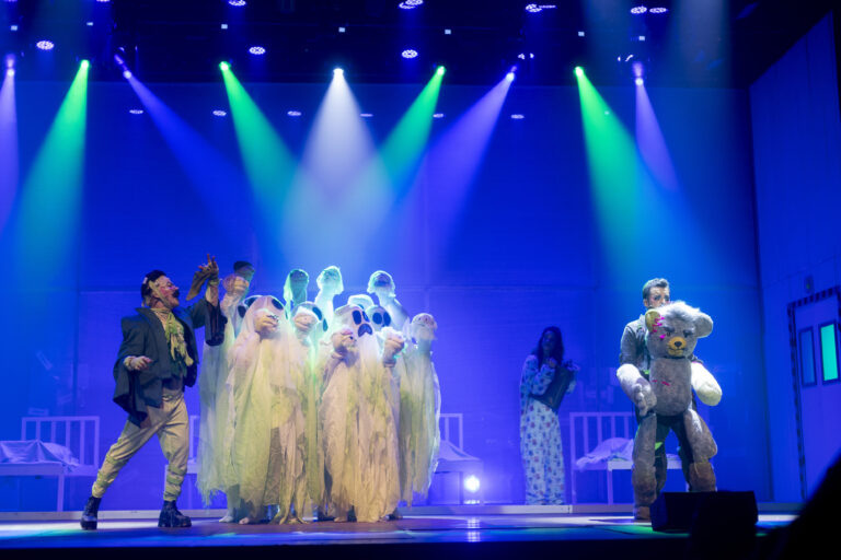 Bife Seco faz um musical esperto a 7 mil quilômetros da Broadway