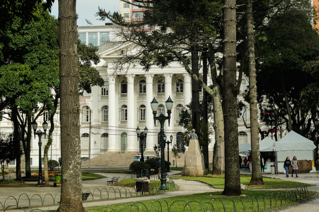 Conselho da UFPR vai decidir sobre suspensão do calendário acadêmico