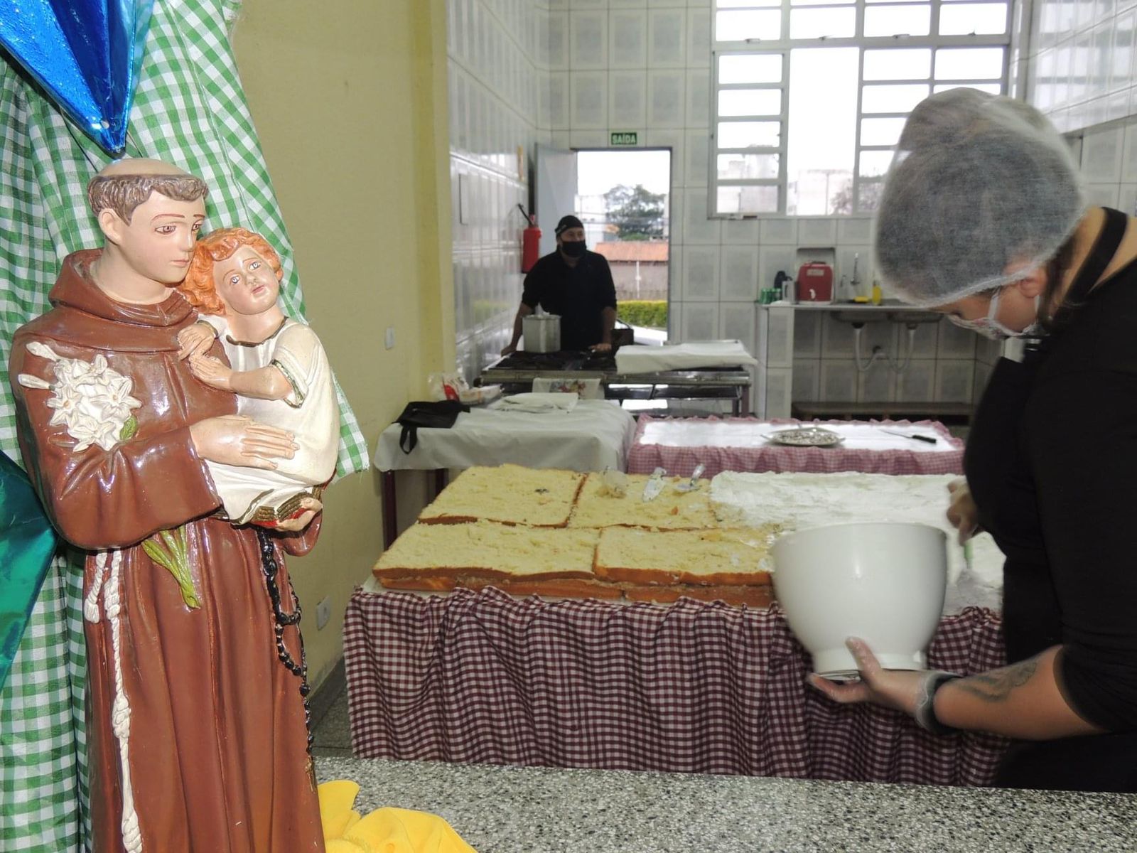 Festa de Santo Antônio terá milhares de fatias de bolo com imagem do santo