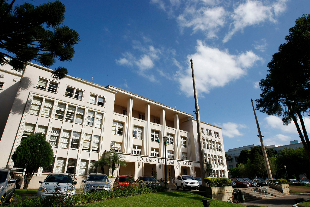 Governo Ratinho suspende cursos do Colégio Estadual do Paraná