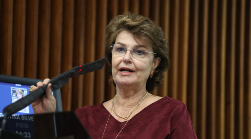 Mesmo sem entender proposta, base de Ratinho força aprovação de projeto que terceiriza escolas