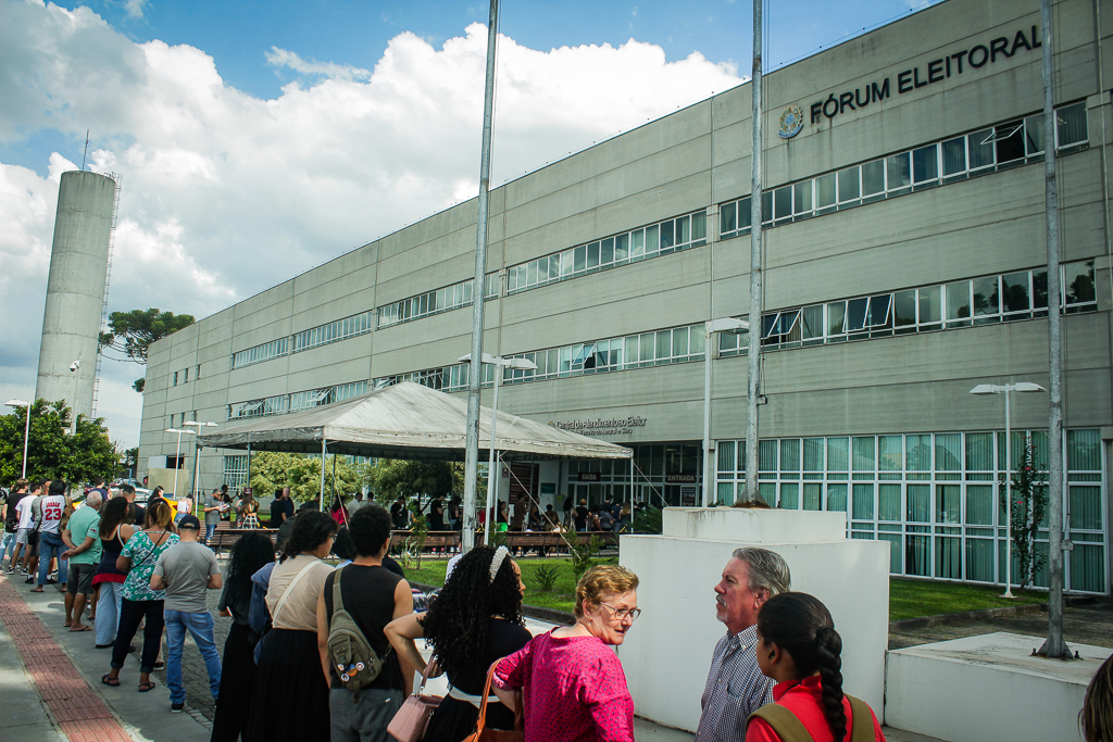 Eleitores curitibanos têm 5 dias para regularizar o título de eleitor