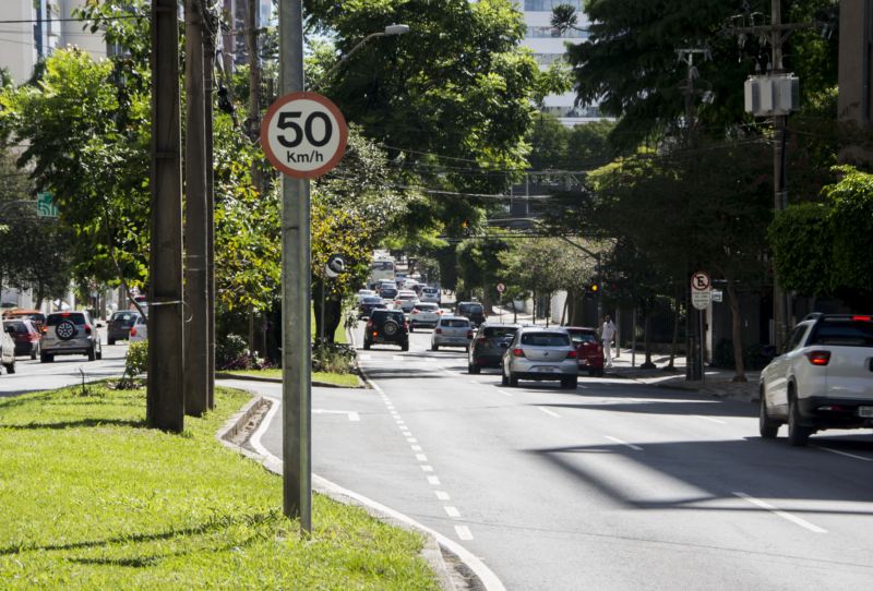Giorgia Prates envia pedido para que prefeitura recoloque vagas de estacionamento na Silva Jardim