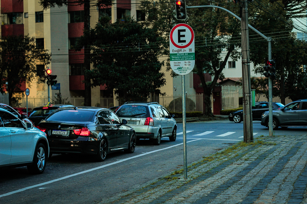 Prefeitura tira estacionamento da Silva Jardim e comerciantes reclamam