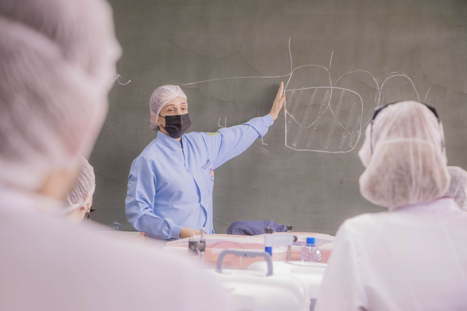 UEPG tem vagas para professores colaboradores com salário de até R$ 9,3 mil