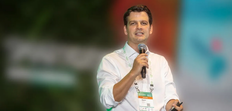 Pesquisa em Curitiba mostra Eduardo líder, mas sem chance de vencer no 1º turno