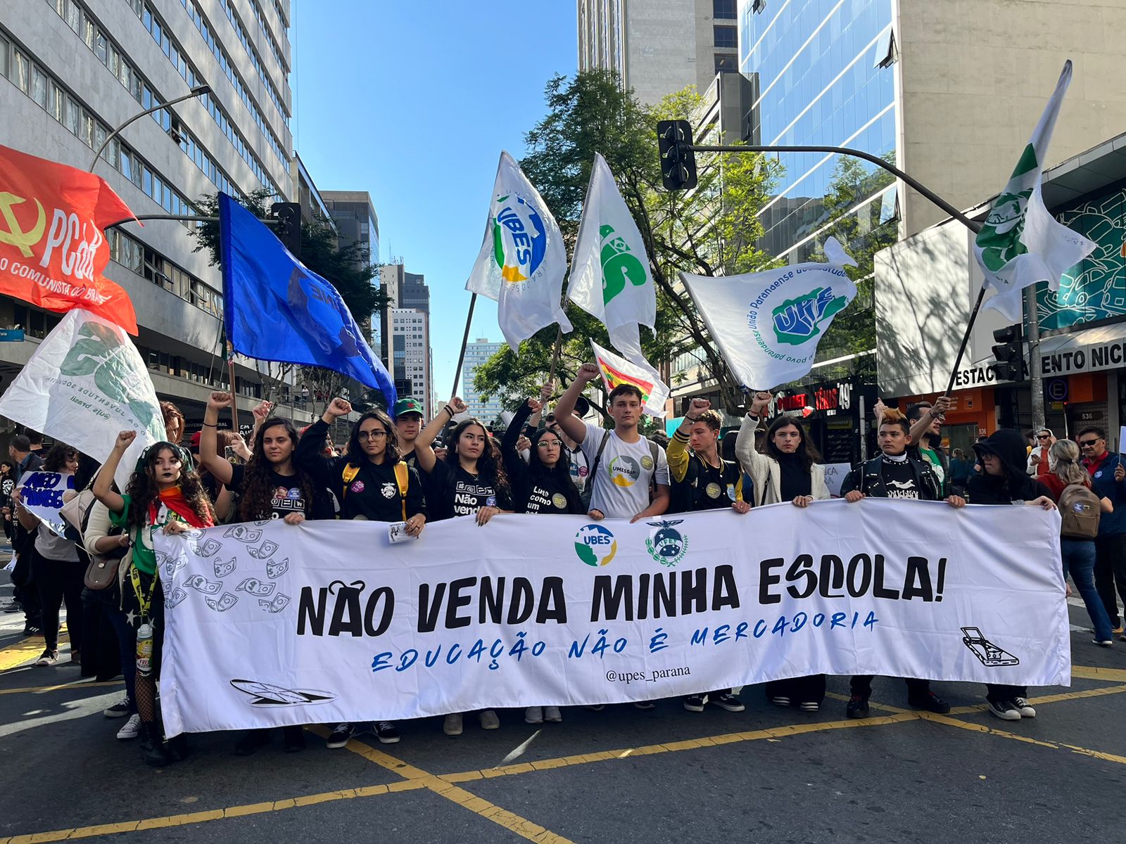 Movimento Estudantil participa de ato pela educação em Curitiba