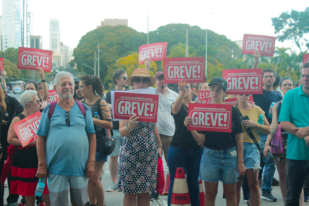 UTFPR suspende calendário acadêmico e UFPR emite orientações  por conta da greve