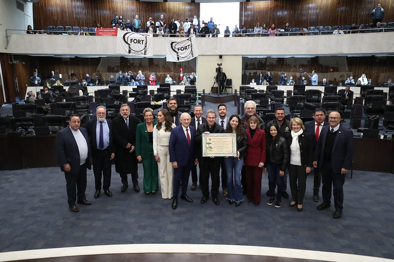 Padre Parron se torna cidadão honorário do Paraná