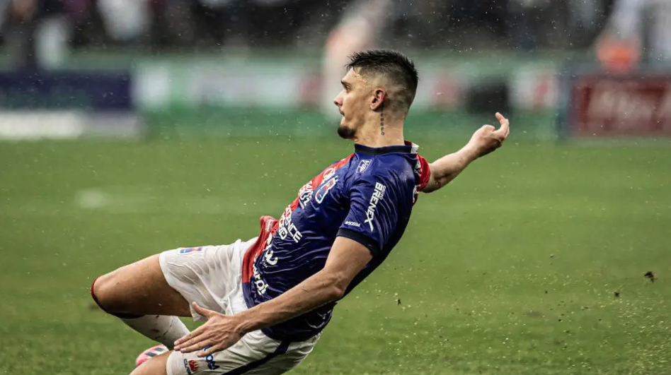 Paraná ganha de 3x0 no Couto e volta à primeira divisão do paranaense