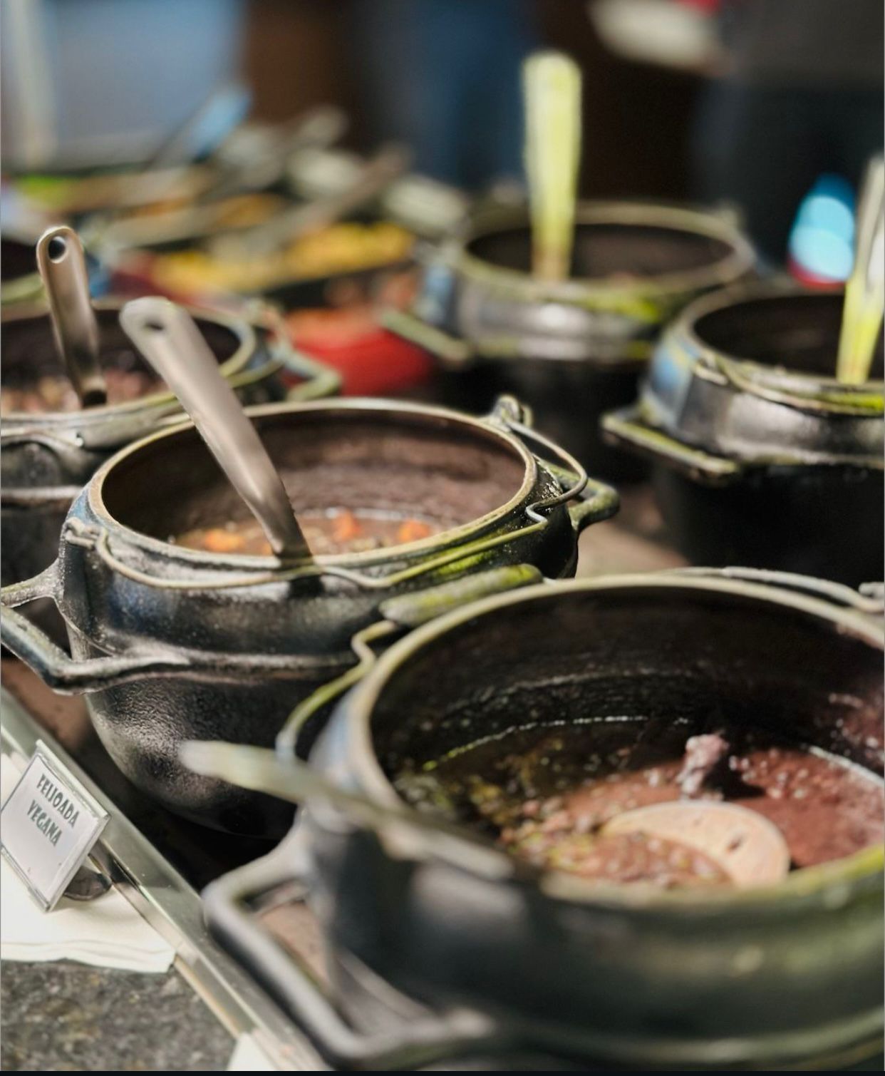 Um sábado de inverno combina com feijoada da Happy Burger