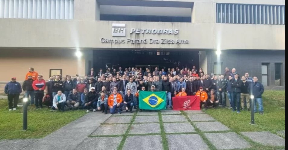 Mais de 240 petroquímicos voltam ao trabalho na Fafen, em Araucária