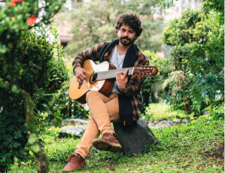 Lip Sossa apresenta seu primeiro álbum solo no Paiol