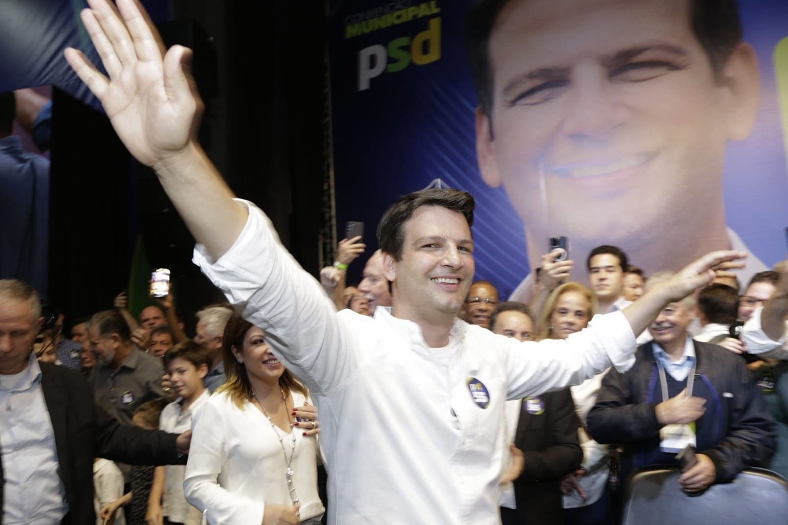 Pimentel oficializa candidatura à prefeitura de Curitiba