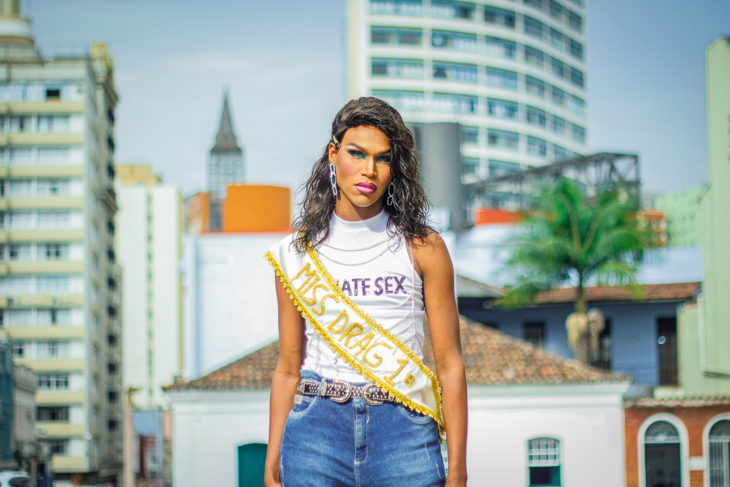 Sashira Evans é a MIss Drag de Curitiba. | Foto: Tami Taketani / Plural