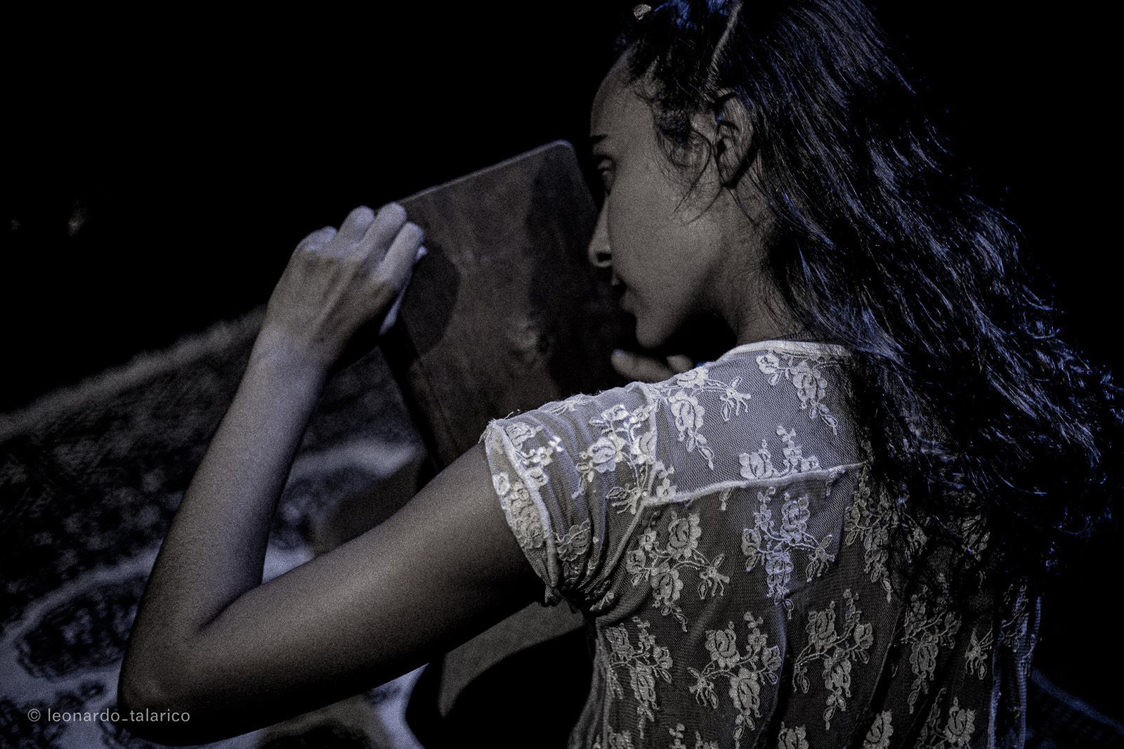 Peça sobre Anne Frank faz sessão única em Curitiba