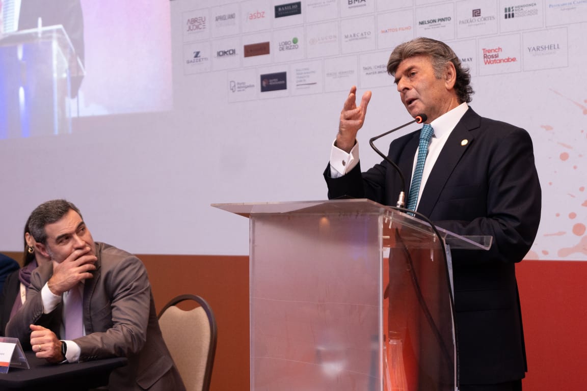 “Ninguém vive sem previsibilidade”, diz Fux a juristas em Curitiba