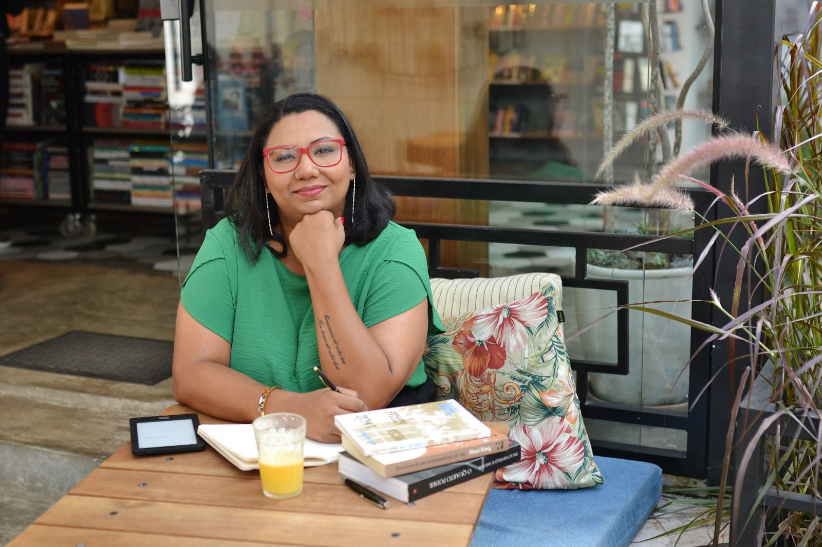 Aline Reis, do Plural, é eleita uma das jornalistas negras mais admiradas do país