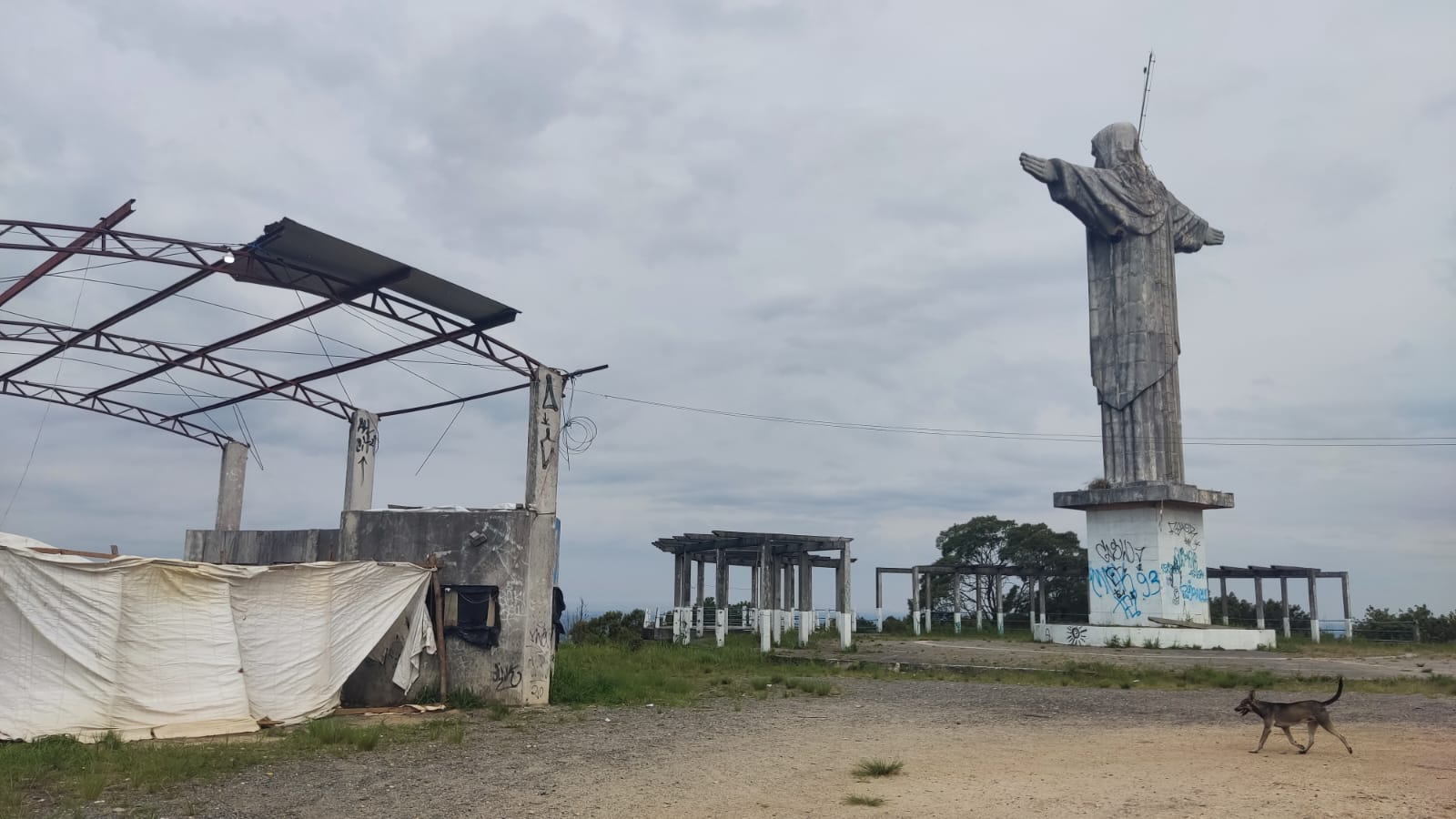 Apesar de dificuldades, indígenas que ocupam área no “Morro do Cristo” querem ficar no local