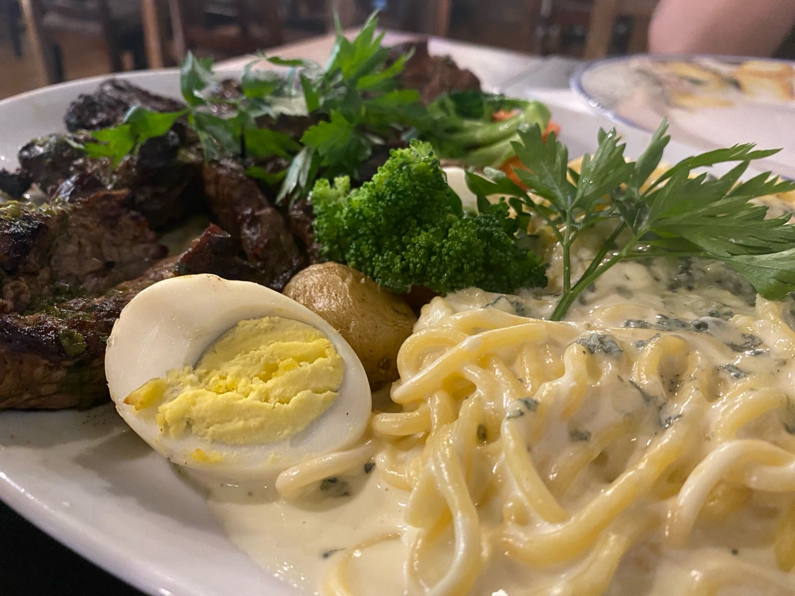 Restaurante Anarco, no Mercado Municipal, é bonito e tem pratos generosos