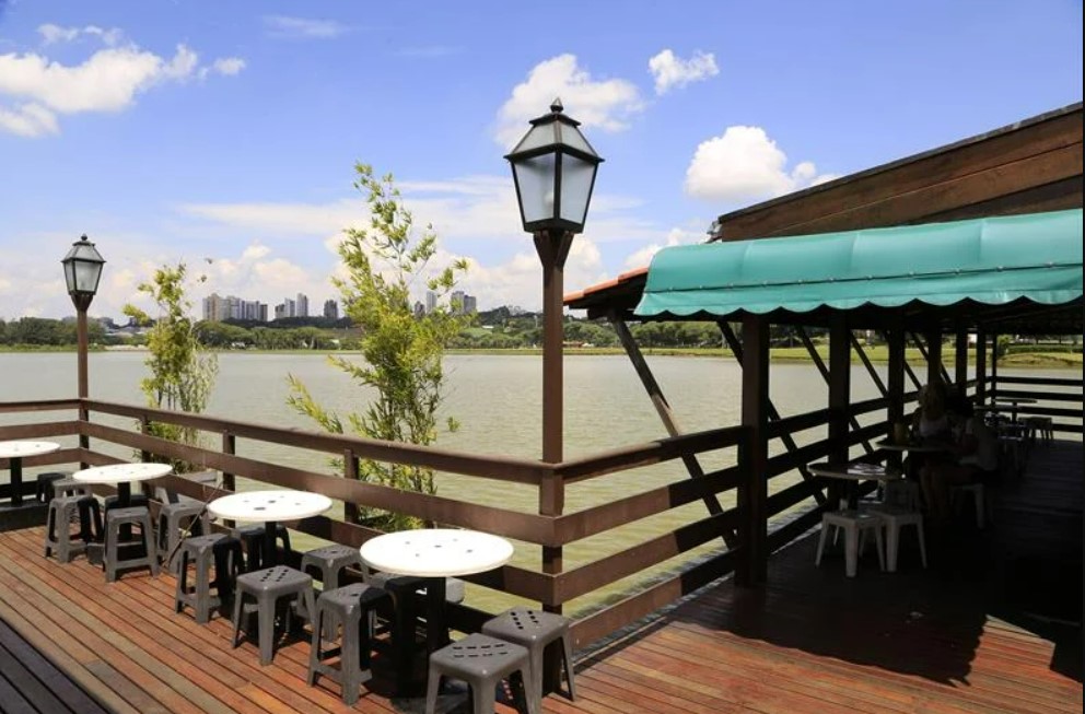Bar do Lago, no Parque Barigui, tem almoço saboroso e vista bonita