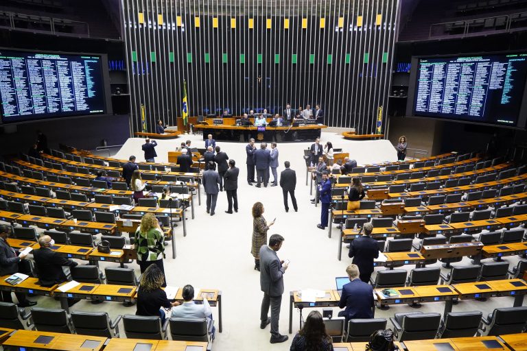 Confira a presença dos deputados paranaenses em sessões ordinárias em Brasília