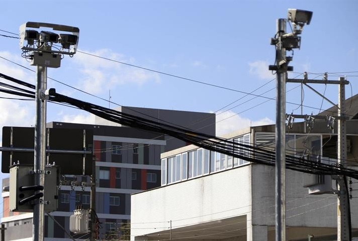 Curitiba aplica quase 3 multas de trânsito por minuto