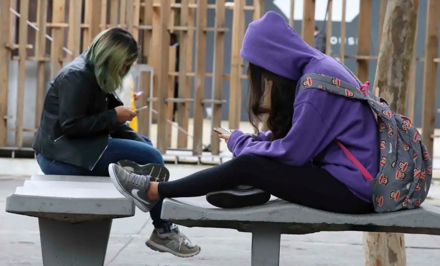 Depois da “plataformização”, Ratinho Jr. quer diminuir uso de celulares nas escolas