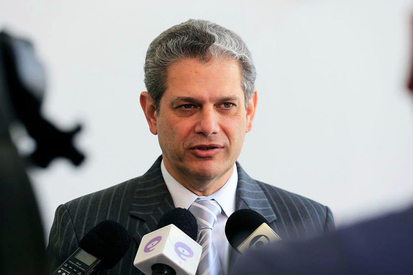 Silvio Barros mantém domínio da família e se elege prefeito de Maringá