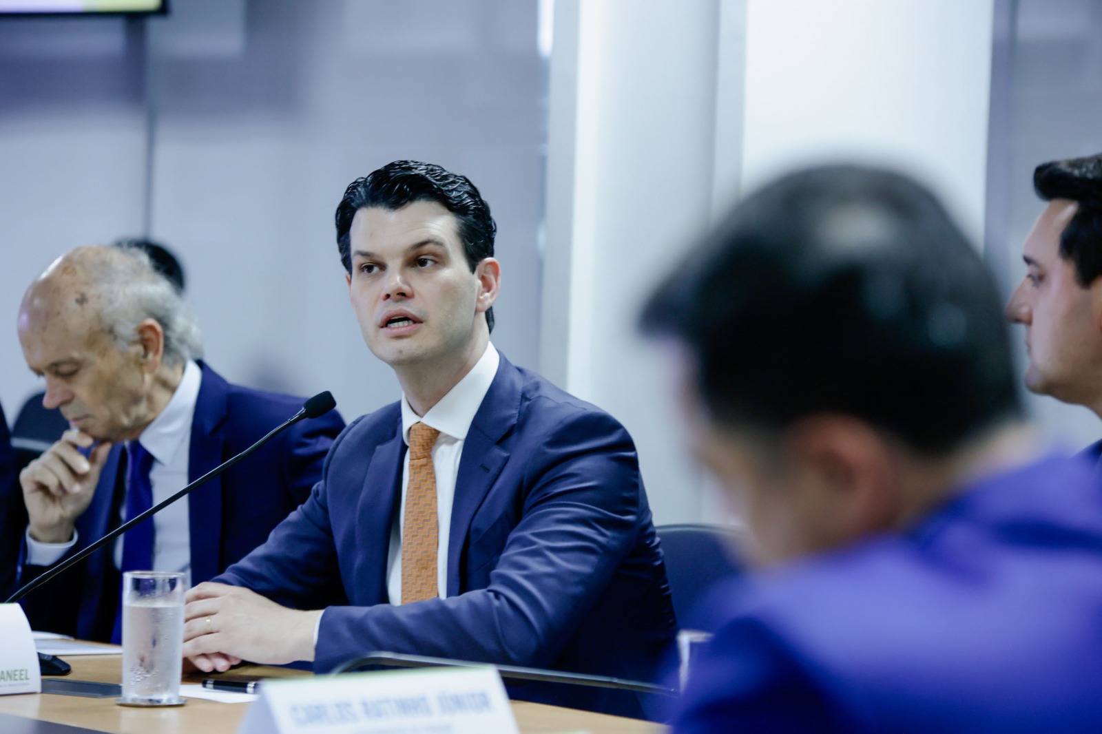 Copel dá R$ 600 milhões aos acionistas mas só quer pagar inflação aos funcionários
