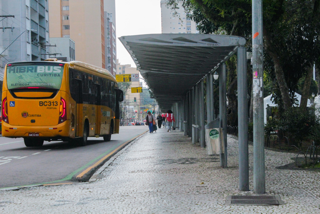 Fique esperto: Posso pedir para o motorista parar fora do ponto de ônibus após às 22h?
