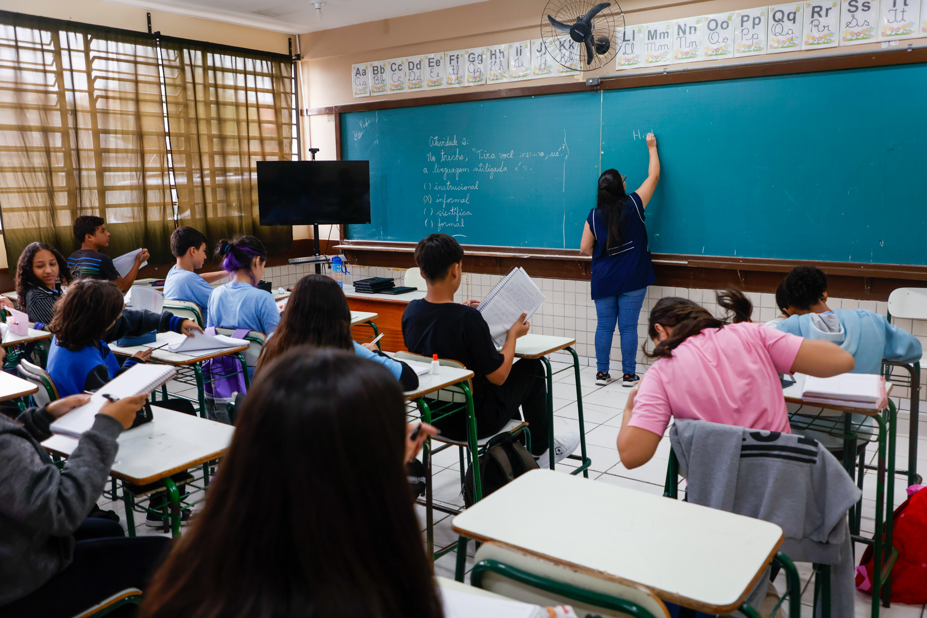Justiça determina que governo do PR respeite decisão da comunidade sobre terceirização de escolas