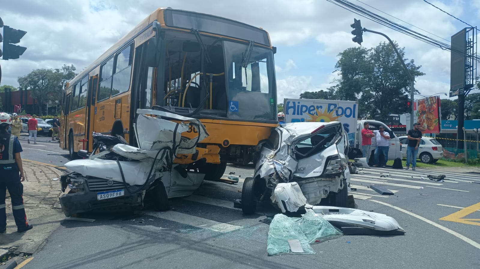 Acidente com ônibus na Vila Izabel termina com uma pessoa morta