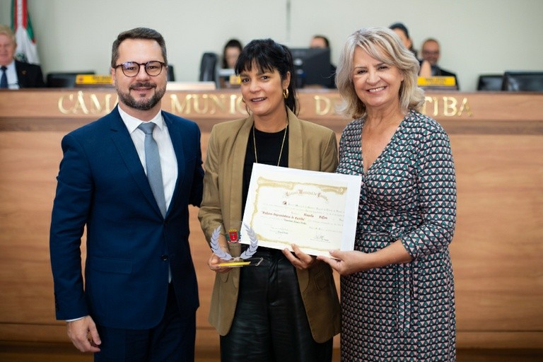 Chef Manu Buffara recebe homenagem na Câmara de Curitiba